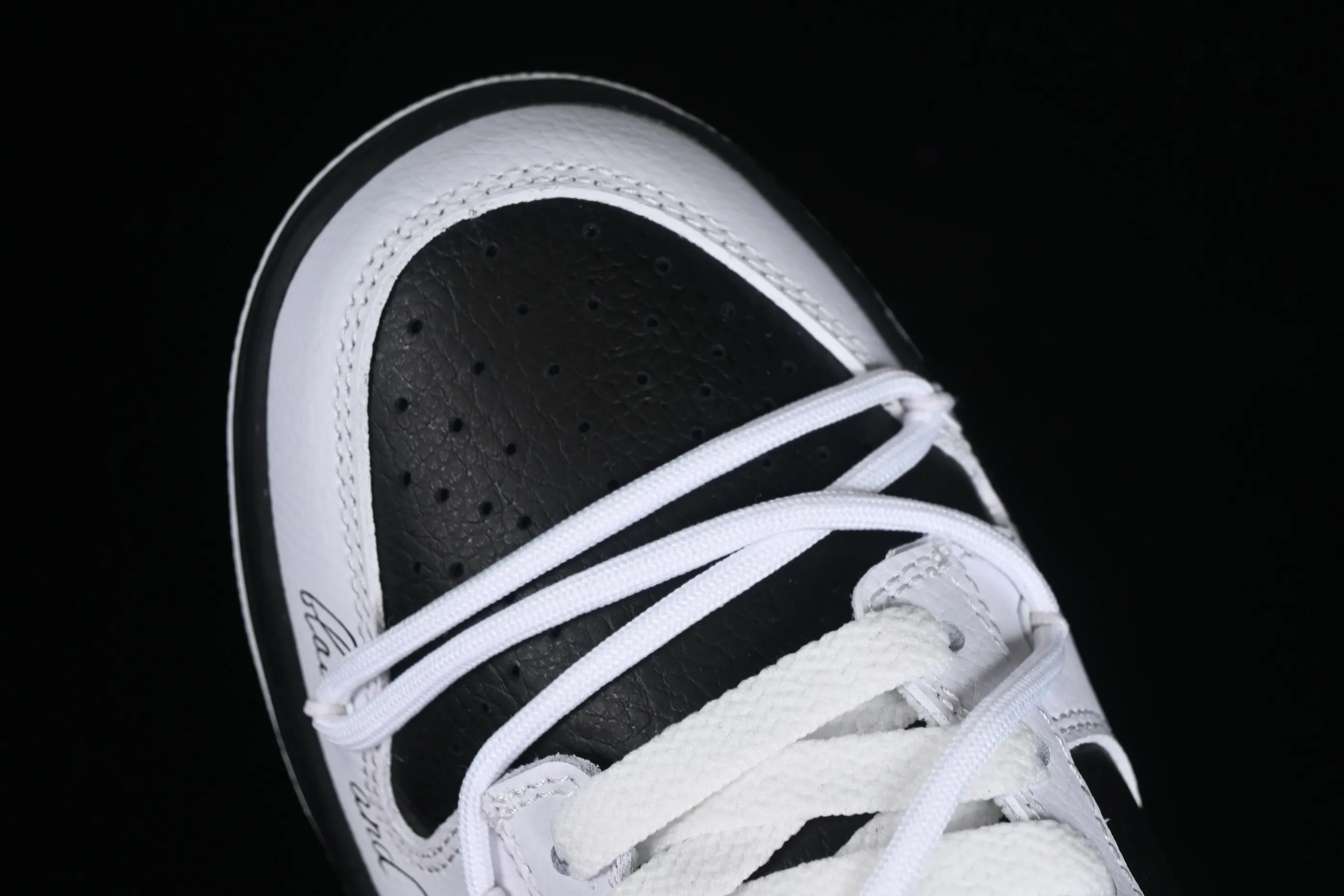 All categories Nk SB Dunk series Nk SB Dunk Low low-top sneakers Nk Dunk Low "Reverse Panda" Speed ​​racing black and white panda graffiti contrasting color SB strap low-top casual sneakers FD9064-011